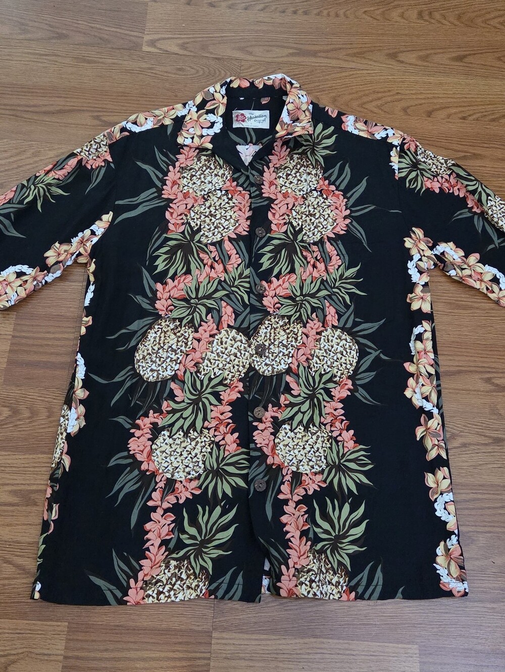 Hilo Hattie Hawaiian Shirt Small Men's Black Tropical Floral Pineapple Express